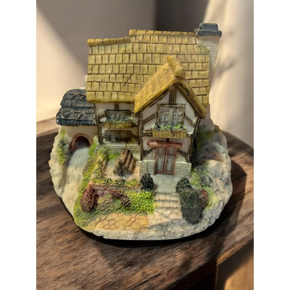 Olde English Cottage Figurine Hand-Painted Resin Home Decor Collectible 5"x5"x4"